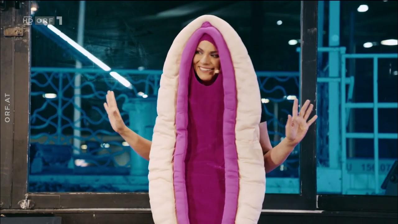 Clit/Doris zeigt, wie sie drunter ausschaut