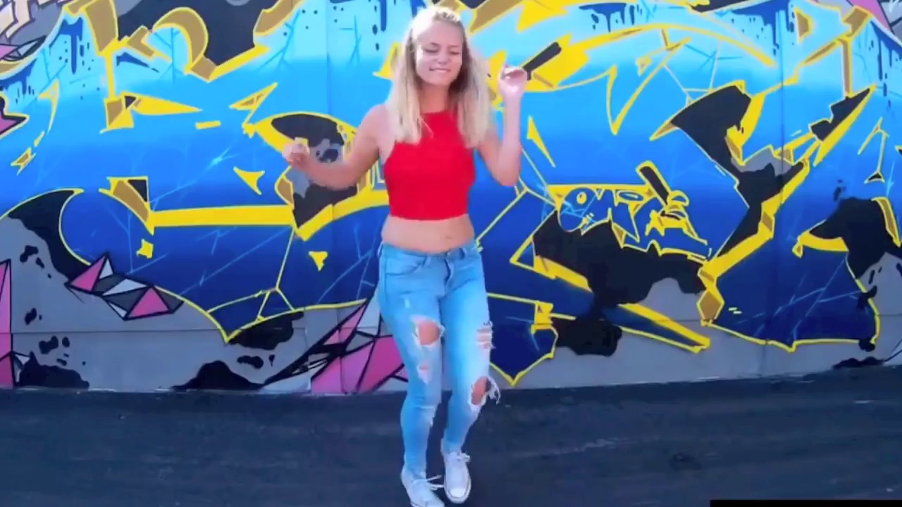 Hatsune Miku's Ievan Polka - shuffle dance