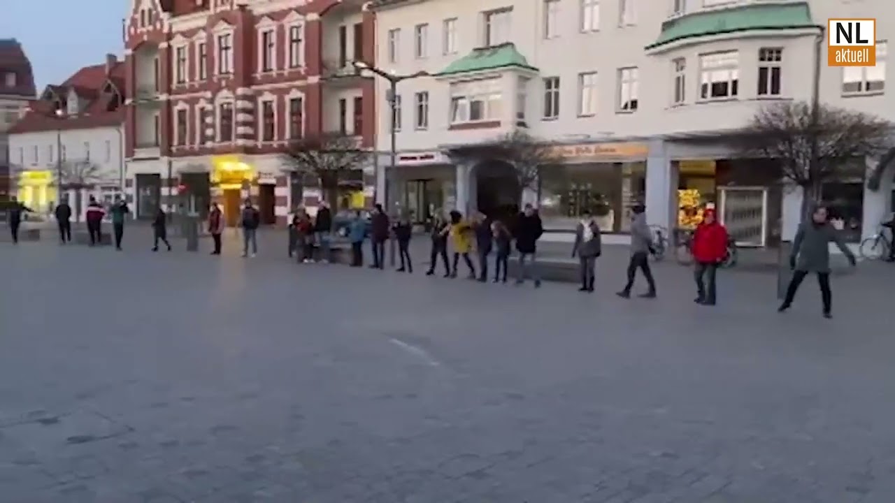 Finsterwalde | Menschenkette fÃ¼r Frieden in der Ukraine